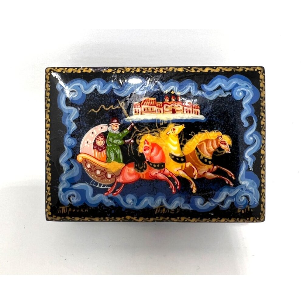 Vintage Russian Hand Painted Lacquer Trinket Box Troika Fairy Tale Red  2" x 3" - Picture 2 of 10